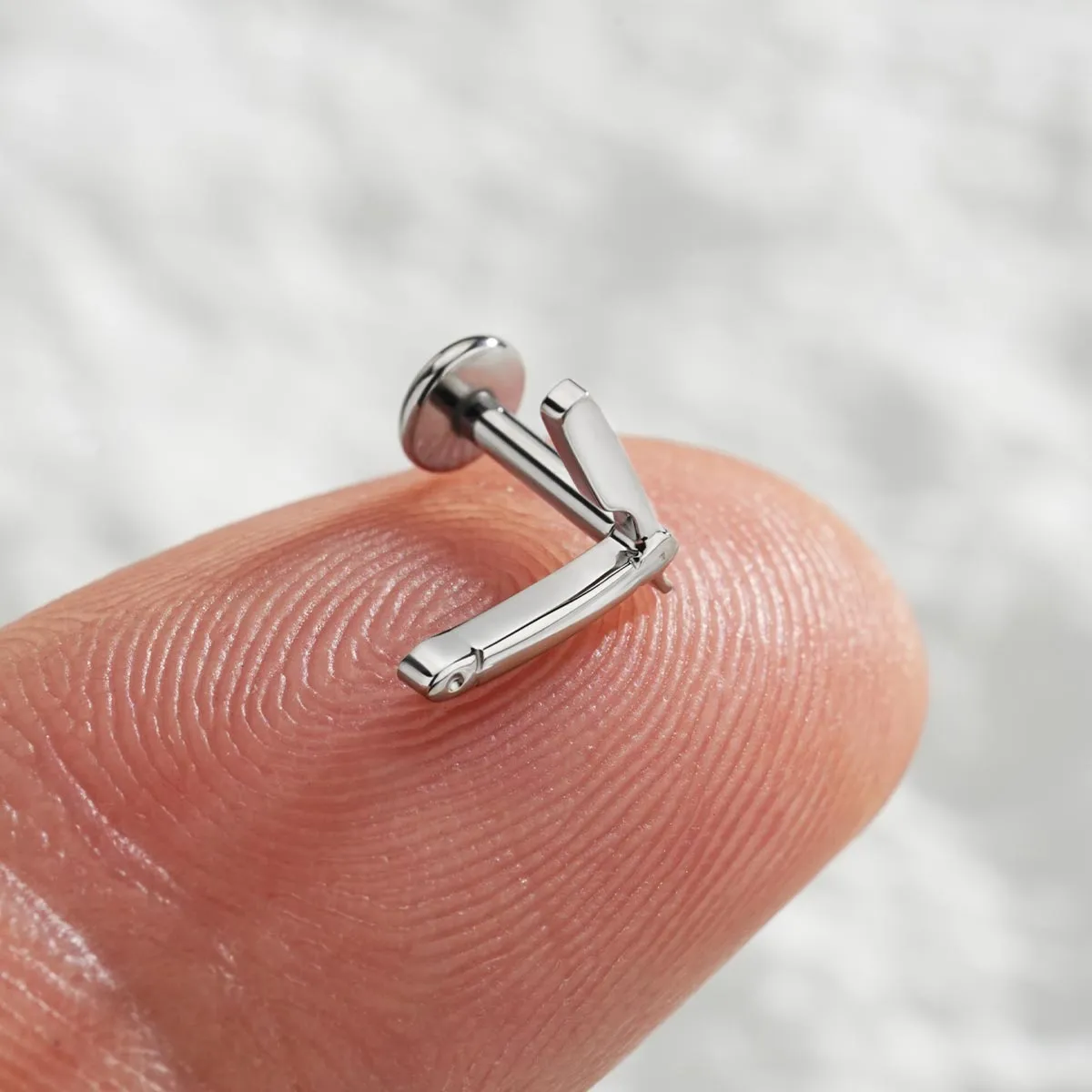 16G Titanium Internally Threaded Razor Cartilage Stud