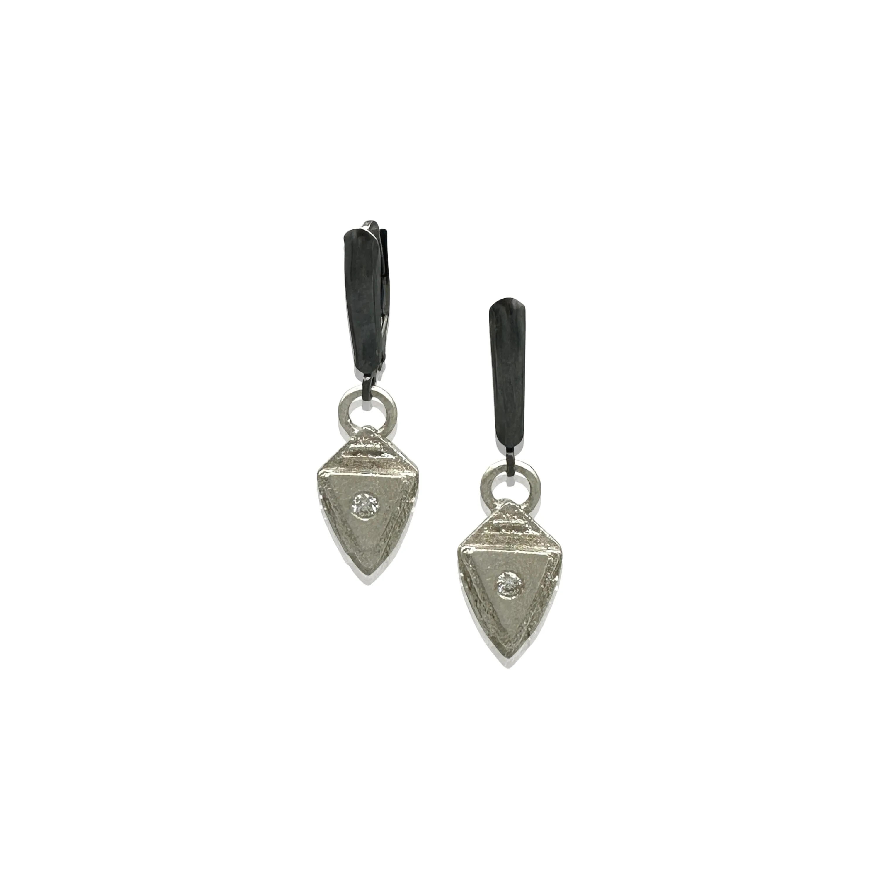 Atlantis Shield Leverbacks - Silver