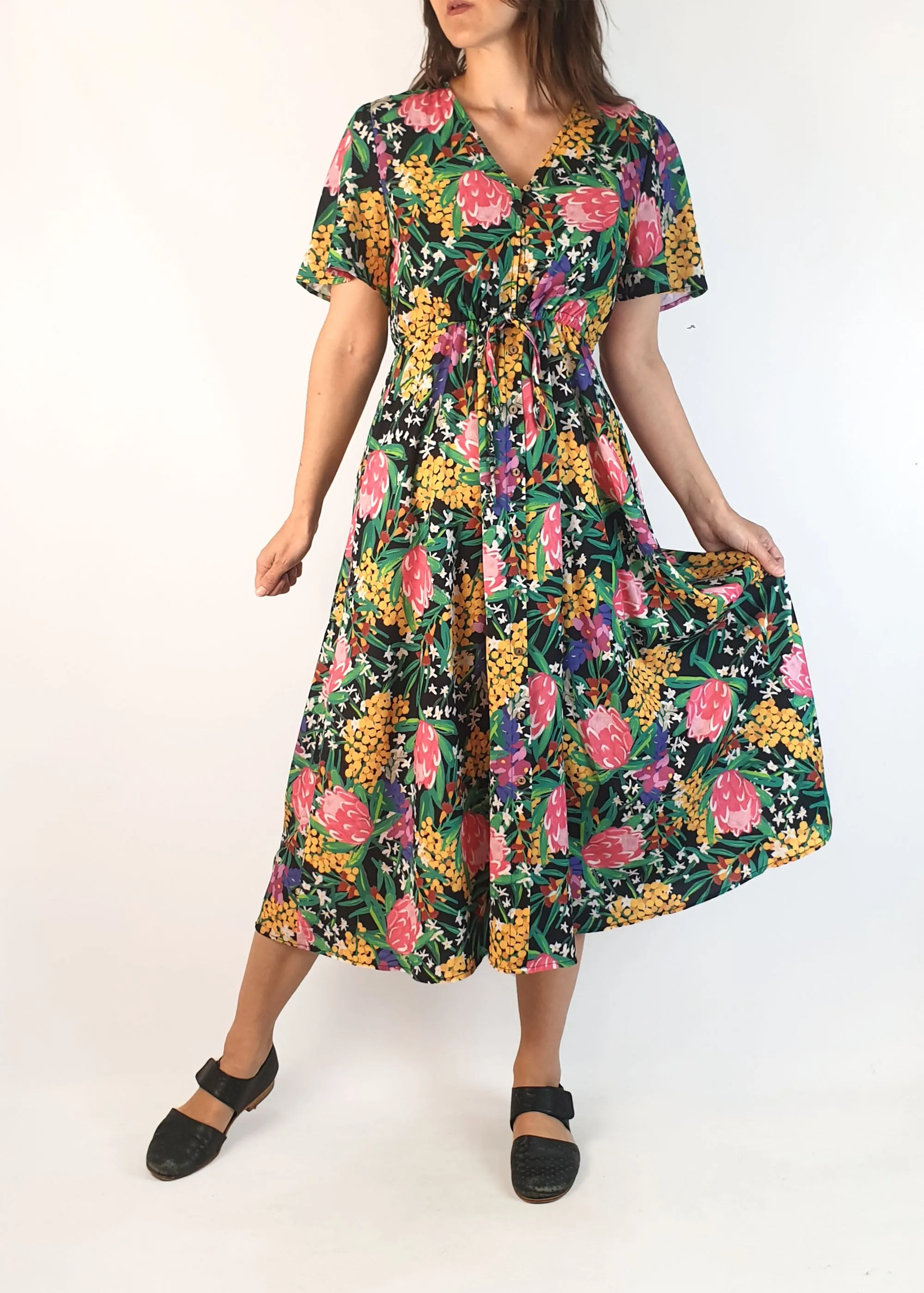 Lorraine wattle and protea print dress size 6, fits 6 and 8