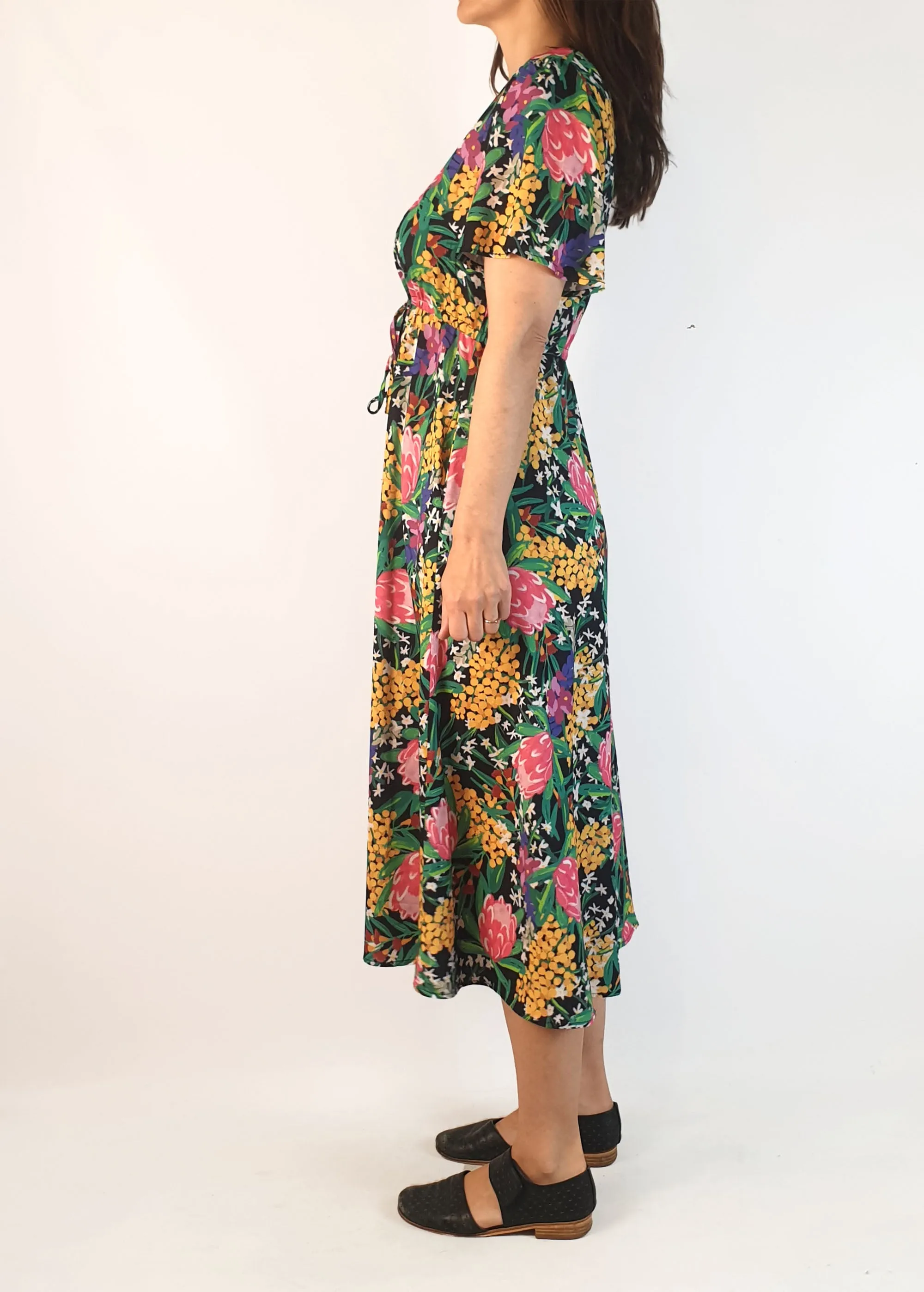 Lorraine wattle and protea print dress size 6, fits 6 and 8