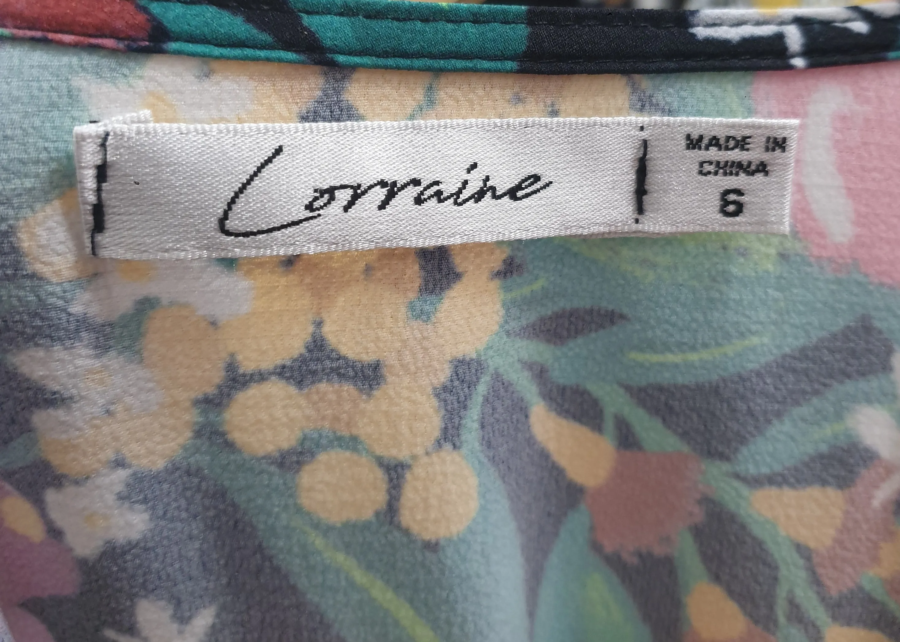 Lorraine wattle and protea print dress size 6, fits 6 and 8