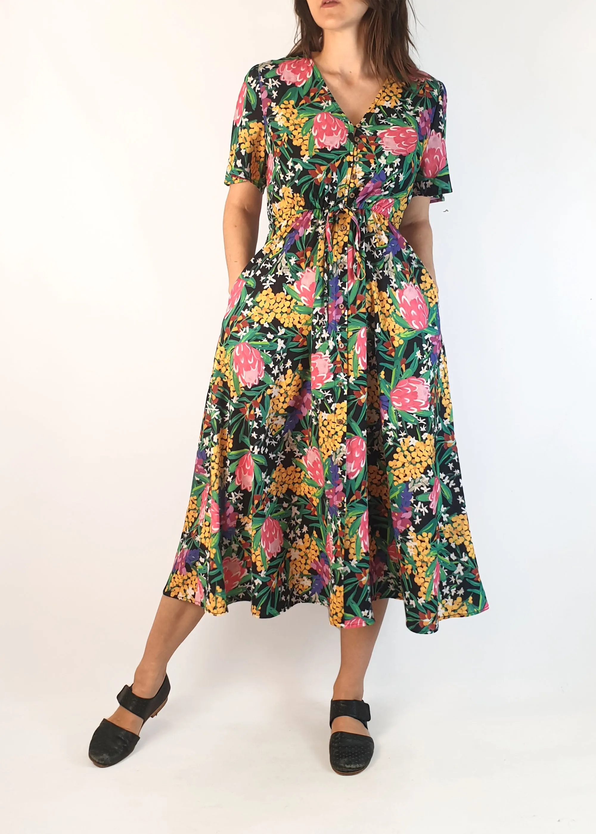 Lorraine wattle and protea print dress size 6, fits 6 and 8