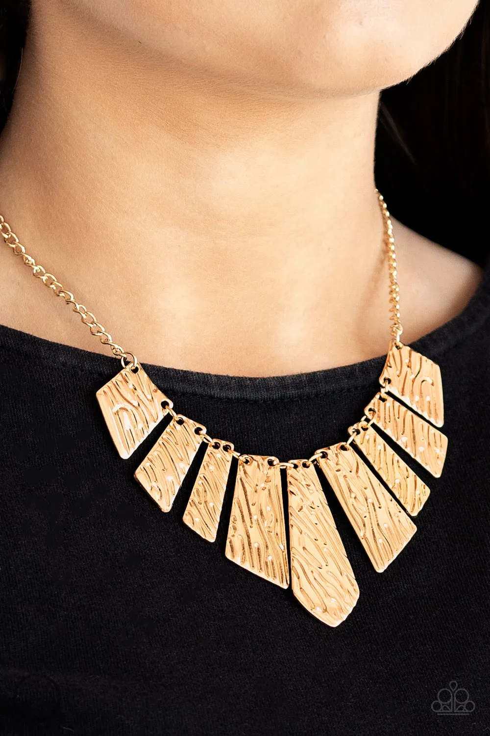 Paparazzi Texture Tigress Necklace Gold