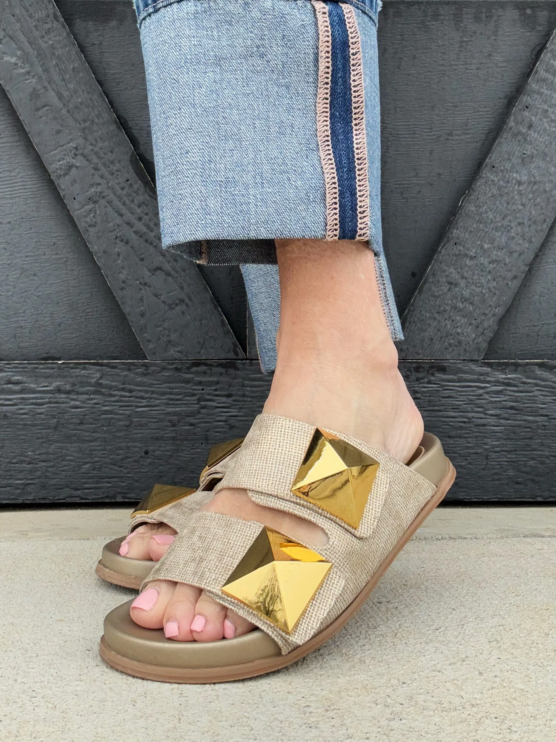 Shu Shop Bernarda Sandals In Gold Woven