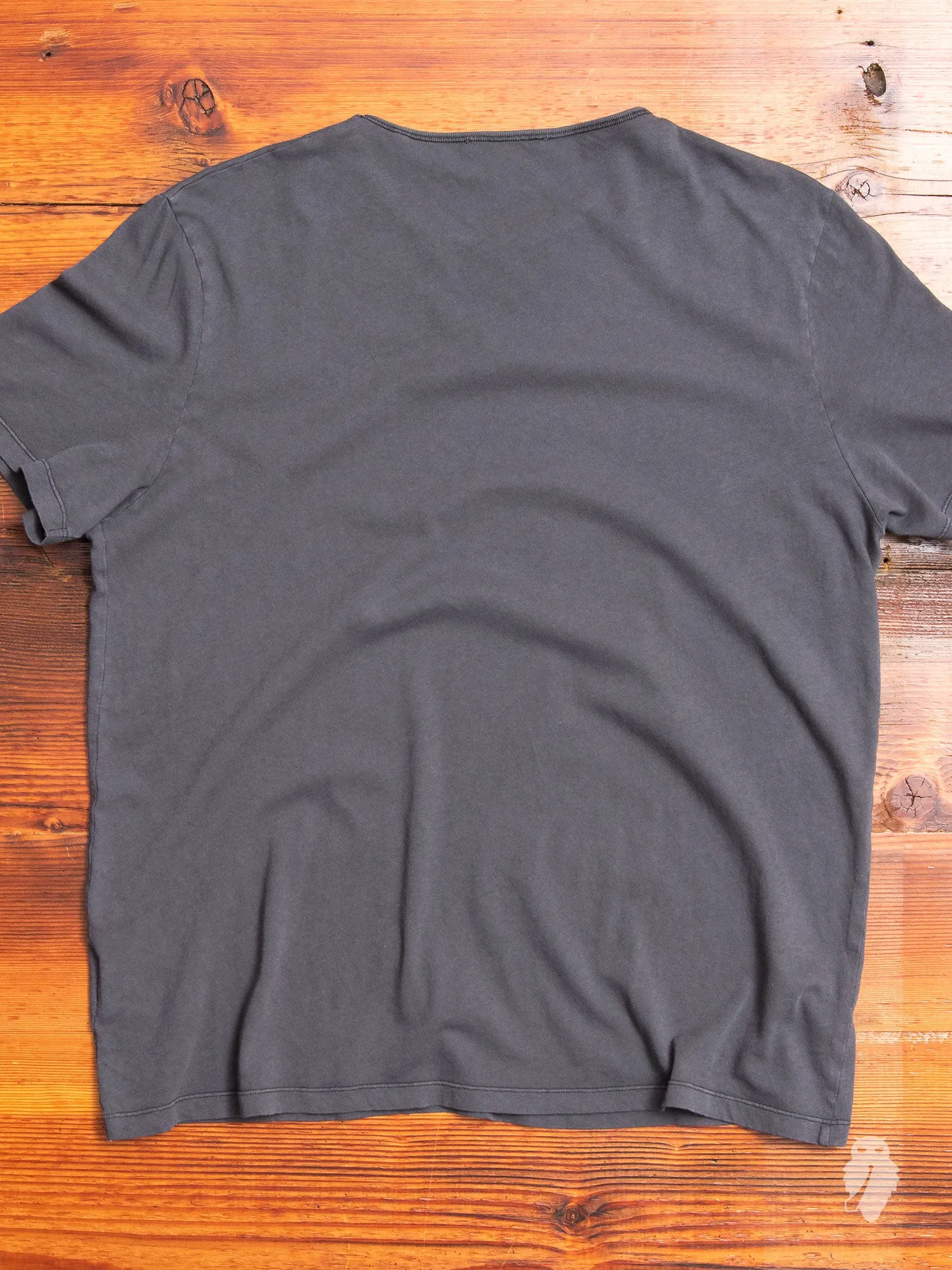 U-Neck T-Shirt in Smog Bandage
