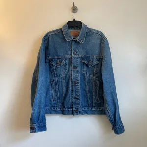 Vintage Unisex 80s Levis Type III Red Tab Denim Trucker jacket // Size 44R // Made in USA (HT22)